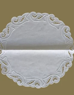 Individuais de mesa redondo 100% linho bordado a mão - 45 cm de diâmetro